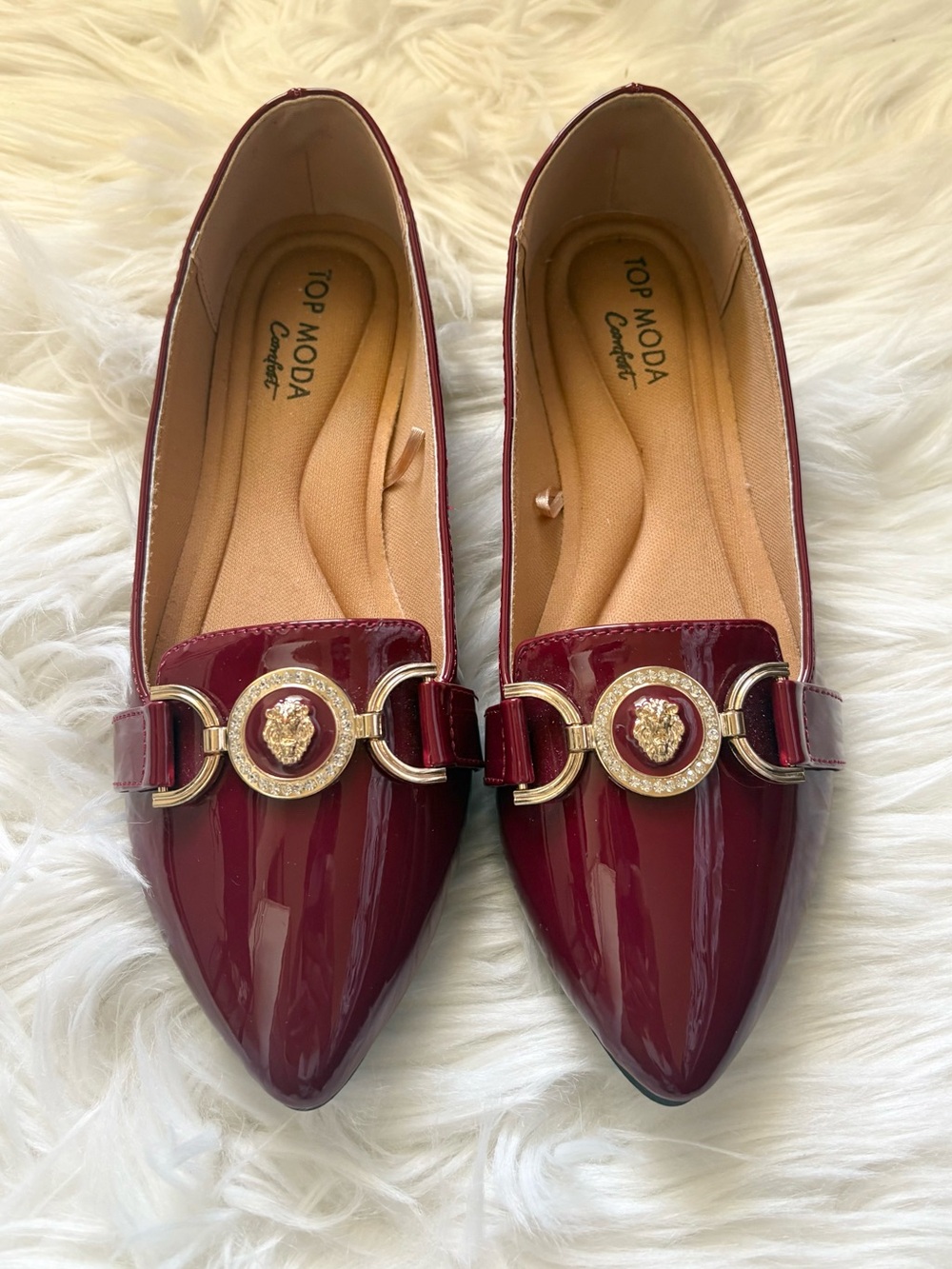 Top Moda Comfort Burgundy/Maroon Patent Lion Head Buckle Flats Sz 7